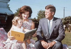 Benarkah John F Kennedy...