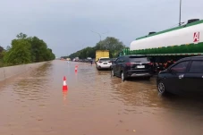 Imbas Hujan Deras, Jalan...
