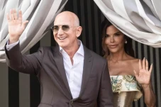Jeff Bezos Resmi Menikah,...