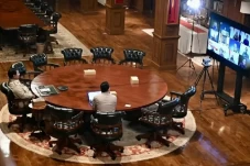 Prabowo Ratas dengan...