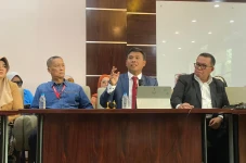Roy Suryo Cs Tuntut...