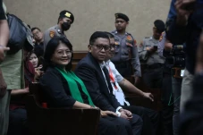 Hasto Dituntut 7 Tahun...