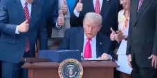 Trump Tandatangani RUU...
