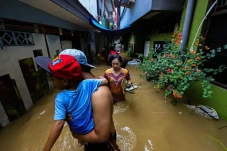 Ratusan Rumah di Kebon...