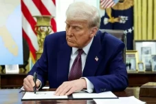 Trump Teken Surat Tarif...