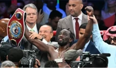 Terence Crawford Kalahkan...