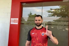 Jordi Amat Duet dengan...