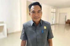 Soroti Jalan Rusak di...