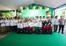 BAZNAS Salurkan Bantuan...
