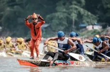 Mengenal Pacu Jalur,...