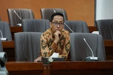 Anggota Komisi VI DPR...