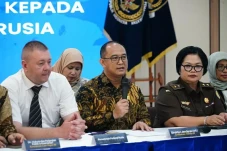 Indonesia Serahkan Buronan...