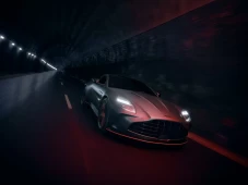 Aston Martin Memperkenalkan...
