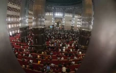 Hukum Meninggalkan Salat...