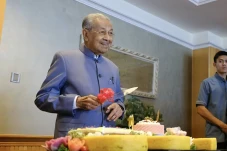 Rayakan Ulang Tahun...