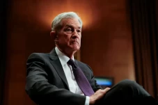 Bos The Fed Tertekan,...