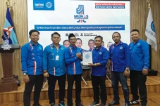 Kembali Pimpin Bintang...