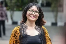 Kekayaan Stella Christie,...