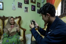 Ambil Uang Pensiun Kian...