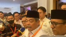 MK Pisahkan Pemilu Nasional...