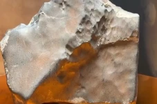 Batu Ini Terjual Rp86,5...