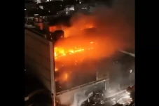 Mal Baru Dibuka Terbakar...