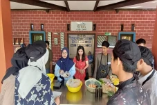 Jadikan Indonesia Pusat...