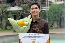 Cerita Albert Lukas,...