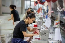 Industri China Tertekan...