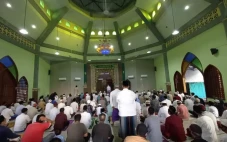 Apakah Sah Salat Pakai...