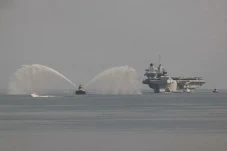Kapal Induk Inggris...