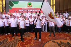 Terpilih secara Aklamasi,...