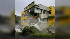 Digoyang Gempa Dahsyat,...