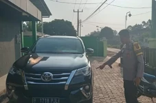 Mobil Fortuner Anggota...
