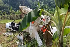 Pesawat Latih Jatuh...