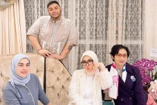 Ivan Gunawan Sambut...