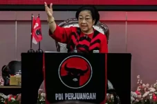PDIP Putuskan Jadi Penyeimbang,...