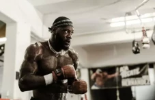 Deontay Wilder Pastikan...