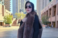Mewah! Syahrini Pakai...