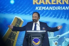 Surya Paloh Tegaskan...