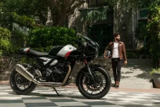 Triumph Thruxton 400...
