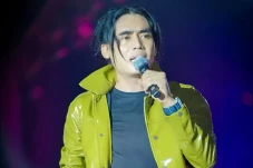 Charly Van Houten akan...