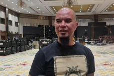Ahmad Dhani Persilakan...