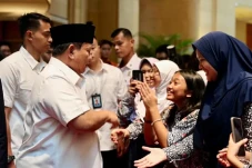 Momen Prabowo Disambut...