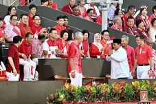 Presiden Prabowo Disambut...