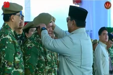 Momen Prabowo Curi Perhatian...