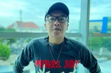 Ari Lasso Buat Petisi...