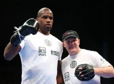 Daniel Dubois Ditinggal...