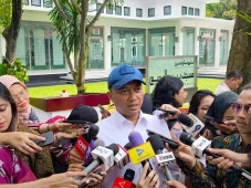 Prabowo Berenang Jelang...