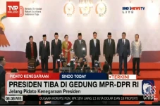 Outfit Anggota Legislator...